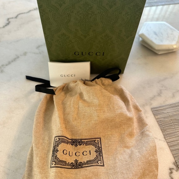 White leather crossbody Gucci Bucket Bag - Picture 4 of 7